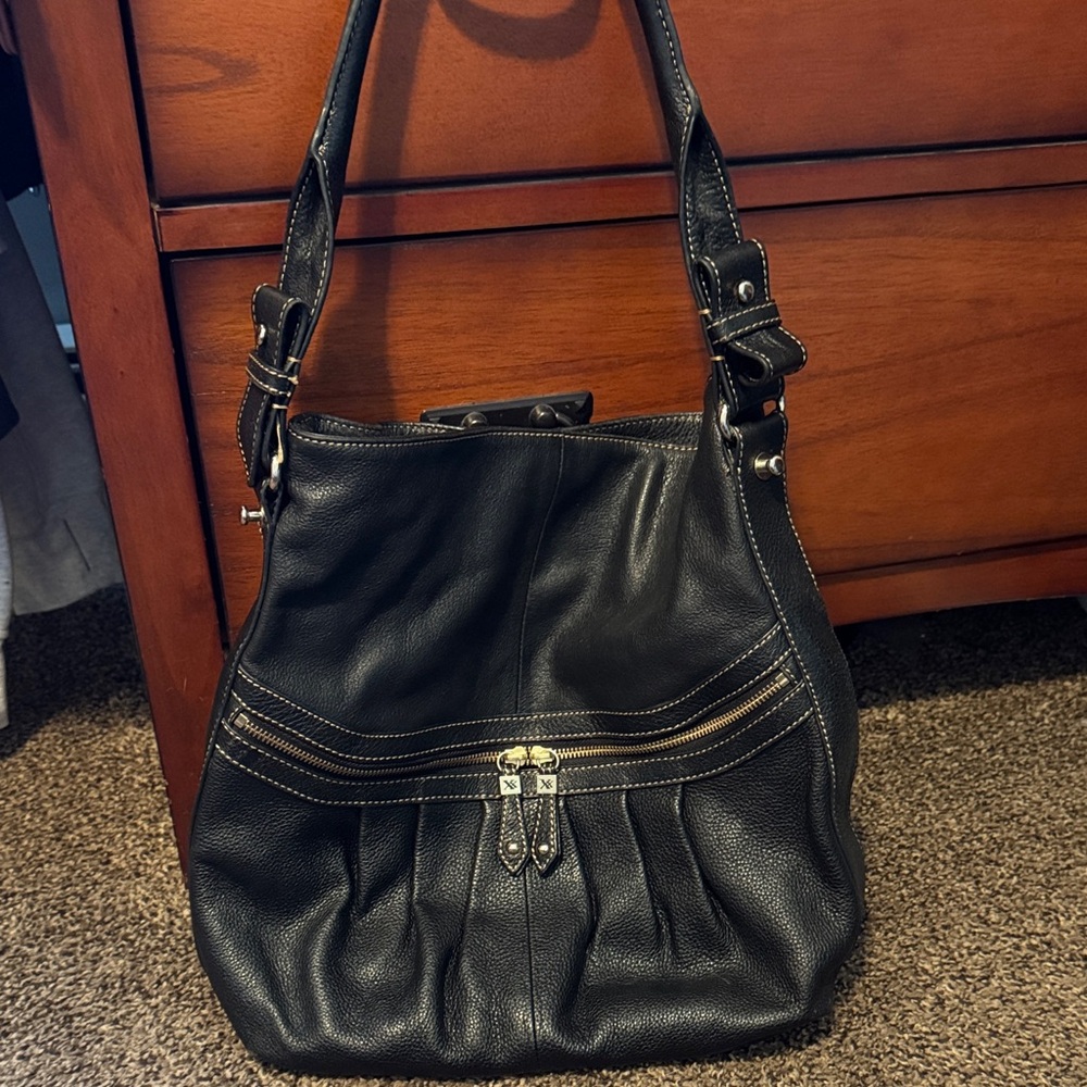 Maxx New York Black Leather Shoulder Bag